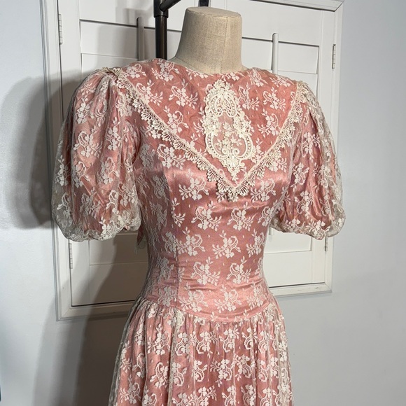 VINTAGE Gunne Sax Pink and White Lace Midi Dress - Picture 2 of 10
